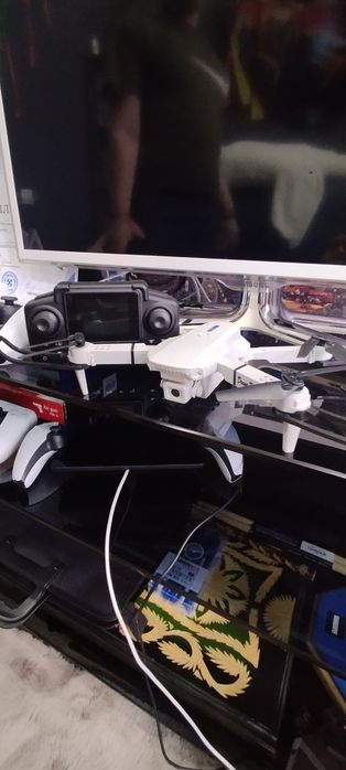 Квадрокоптер с ЖК дисплеем