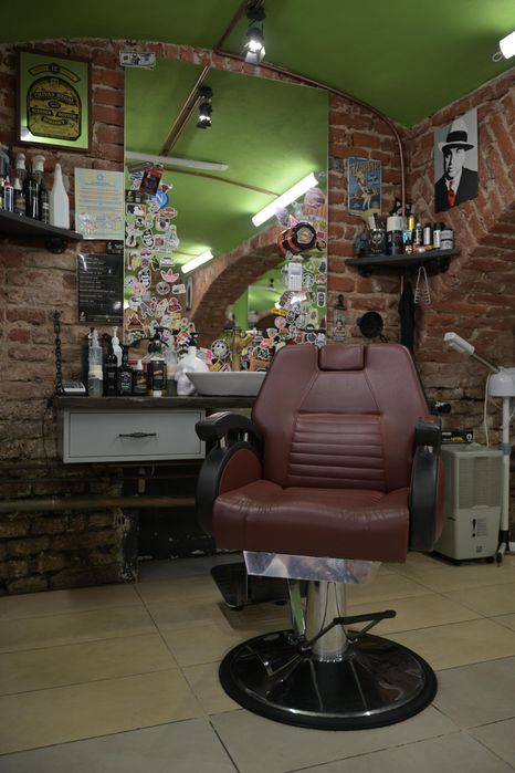 Afacere la cheie - Barbershop de închiriat