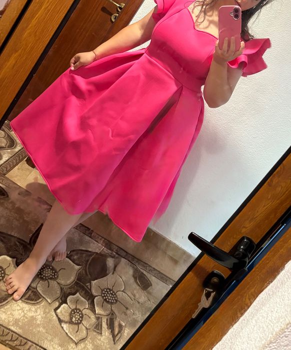 Елегантна дамска рокля