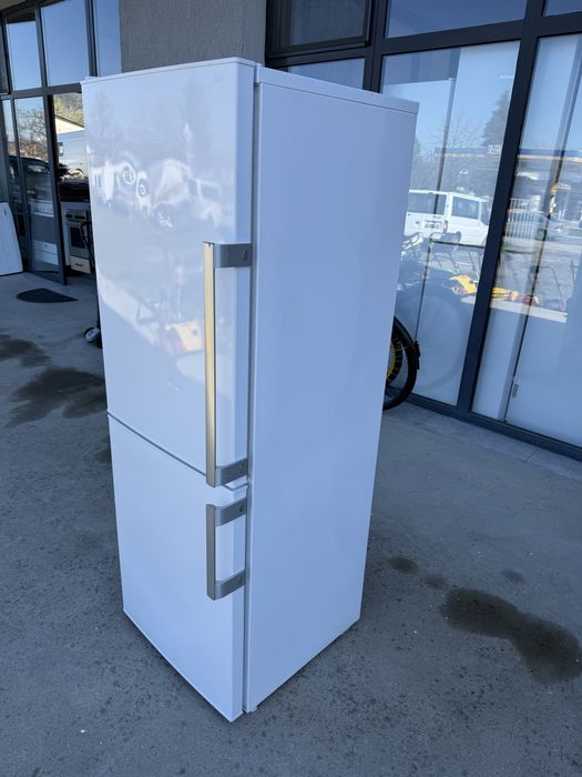 Хладилник с фризер 151см