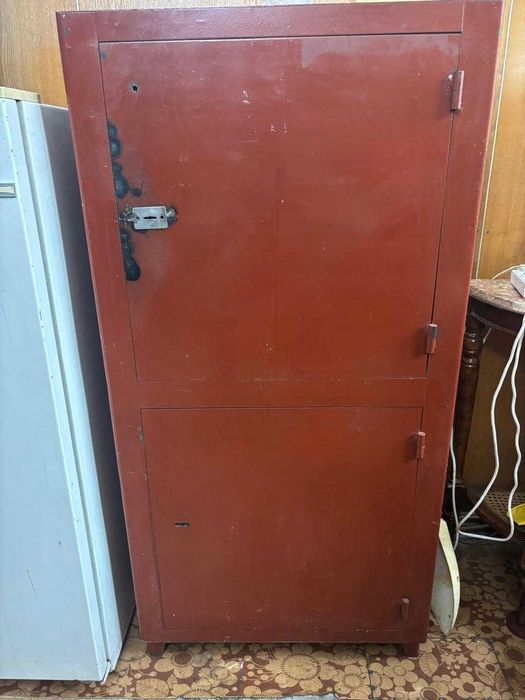 Продам сейфы металлические