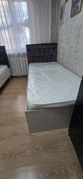 Кровать с матрасом