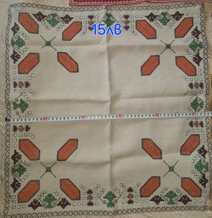 Бродирани карета