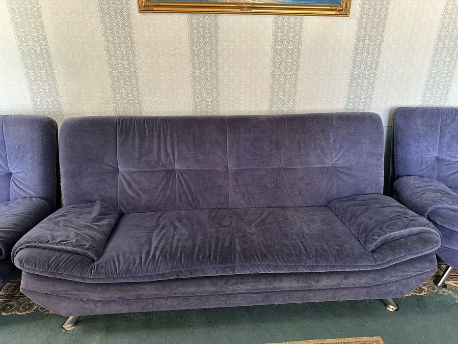 Диван с двумя креслами