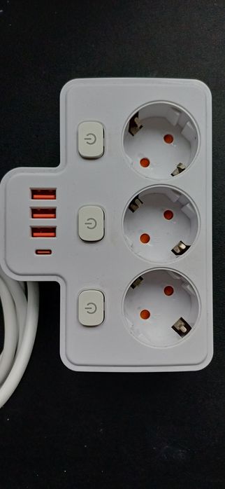 Разклонител със USB и USB c