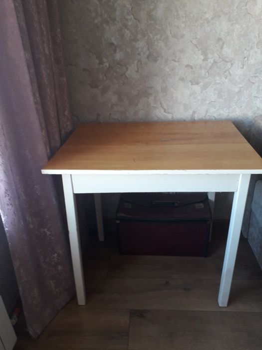 Продам кухонный стол