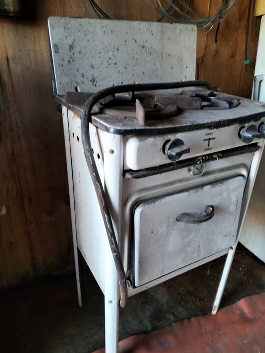 Продам газовую плиту