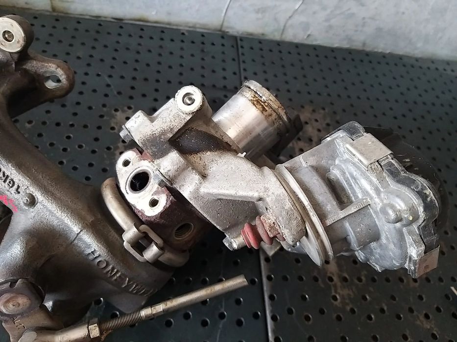Turbina 0.9 b smart forfour w453 pentru piese 8220531 ngt1038z h8201380711104103r