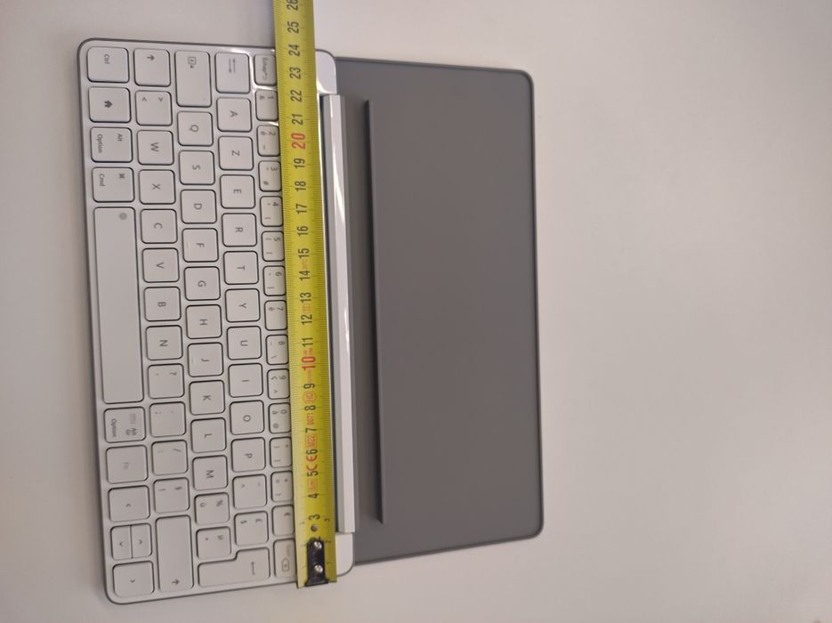 Компактна клавиатура Microsoft за таблет/телефон с френски букви