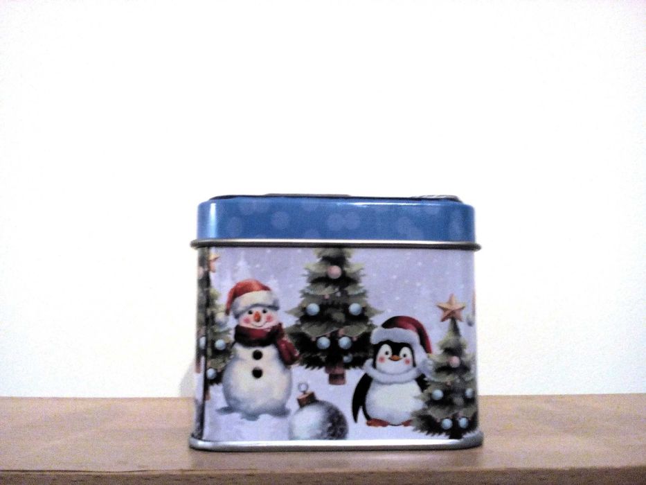 Фолио, коледни, ръкавици, магнит, део, фенерче и други...