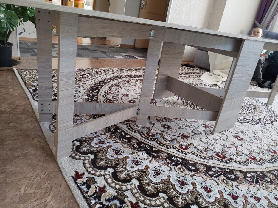 Продам стол-книжка, состояние отличное