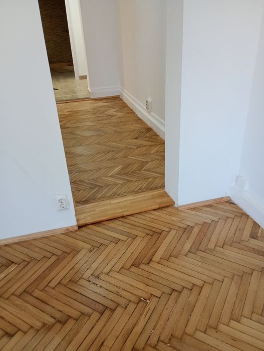 Raschetam chituim lăcuim parchet lemn masiv