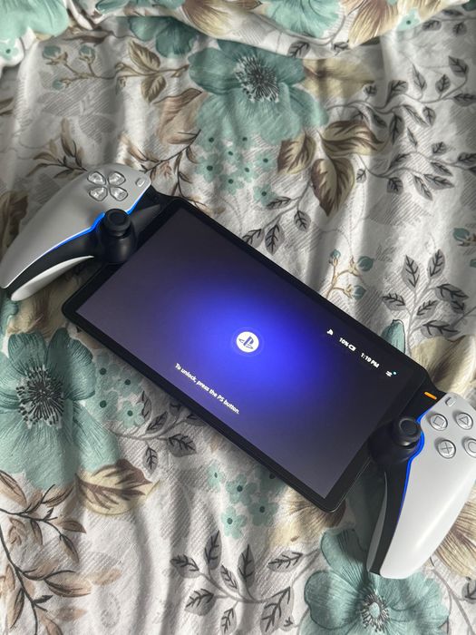 Продавам playstation potal работи чудесно игрите вървят гладко без проблем.Цената е в Евро .