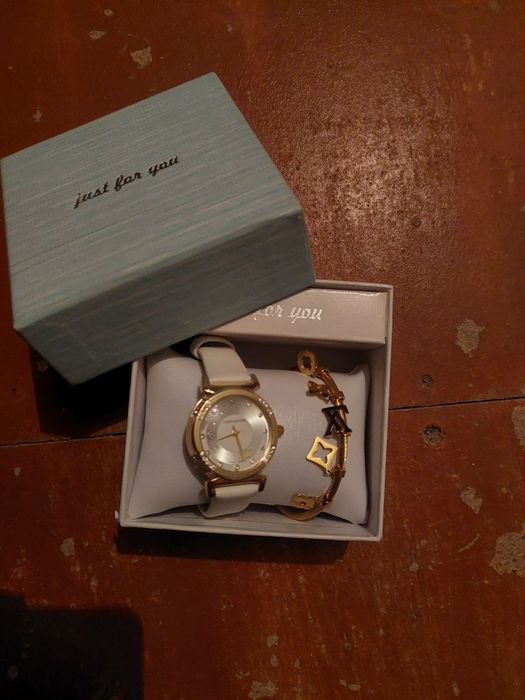 Наручные часы и брослетый