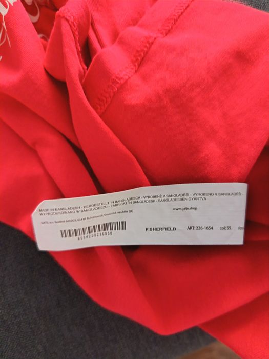 Tricou mărimea 42.