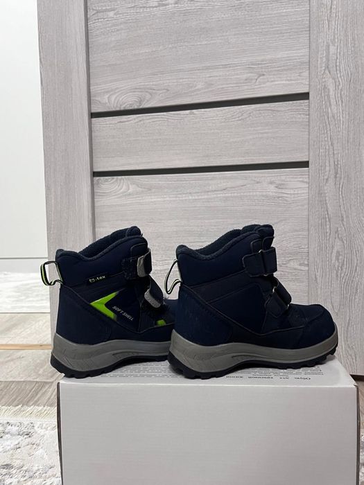 Продам детскую обувь