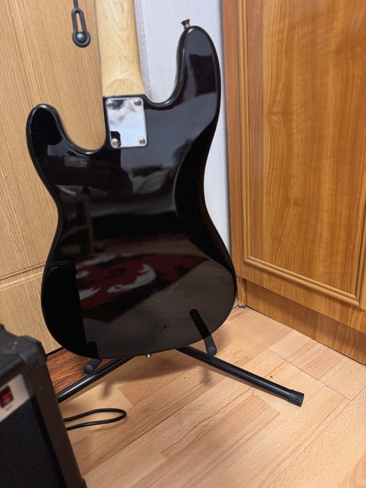 Bass electric + amplificator – set complet, stare foarte bună