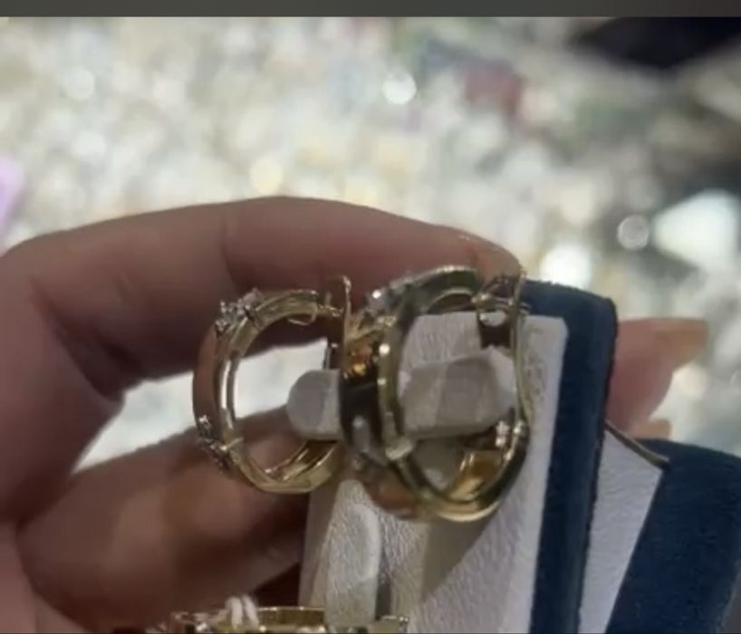 Золотые серьги с бриллиантами