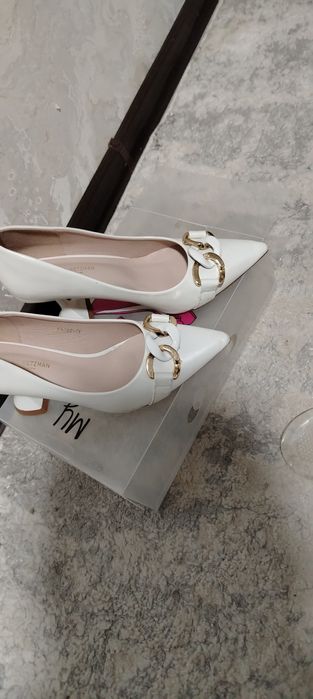 Oyoq kiyim ayollar uchun