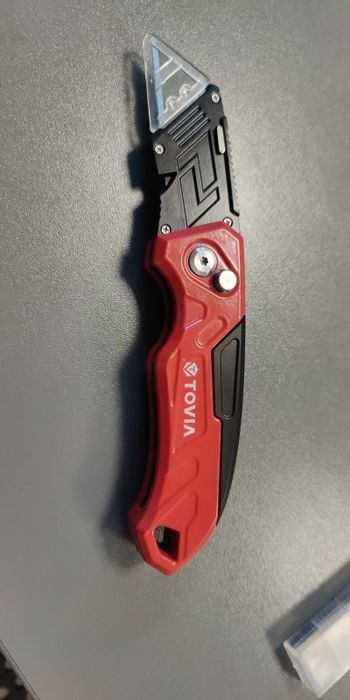 Сгъваем макетен нож Tovia HKA42