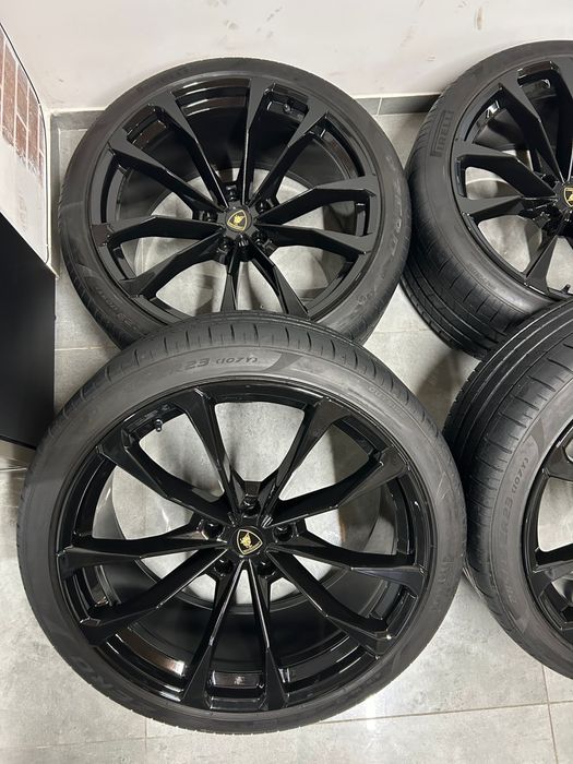 Jante Lamborghini Urus pe 23 vara