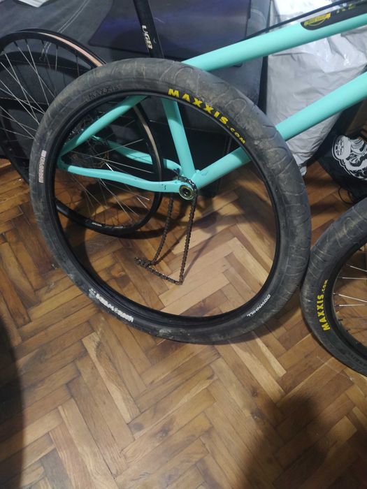 Гуми maxxis hookworm