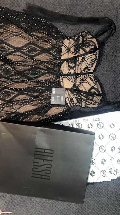 Елегантна дантелена рокля ALESSA