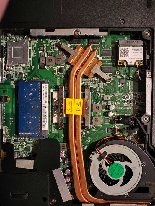Fujitsu Laptop LIFEBOOK AH532 / G52