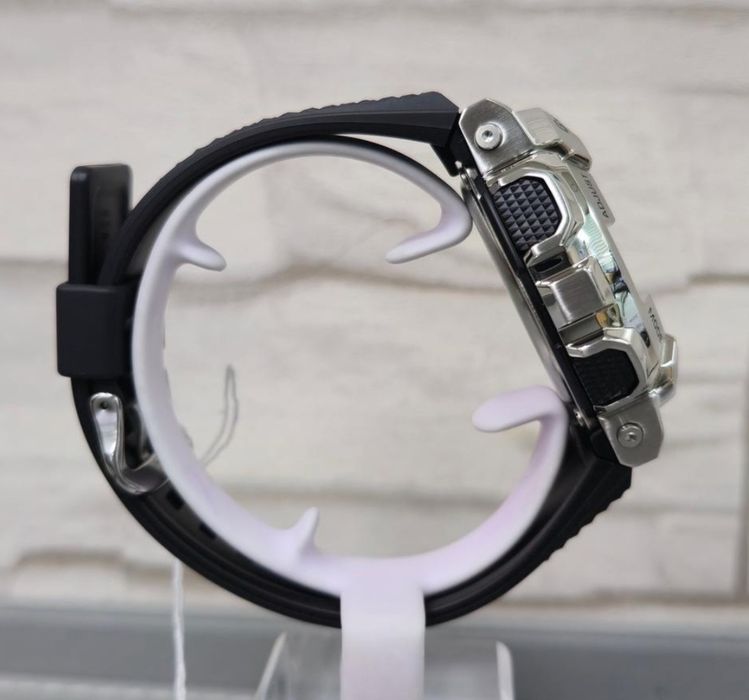 Продам Casio G-Shock GM-110-1A оригинал