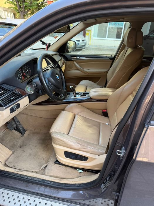 Bmw x5 4,0 d. 306 hp 2011. Bate motorul