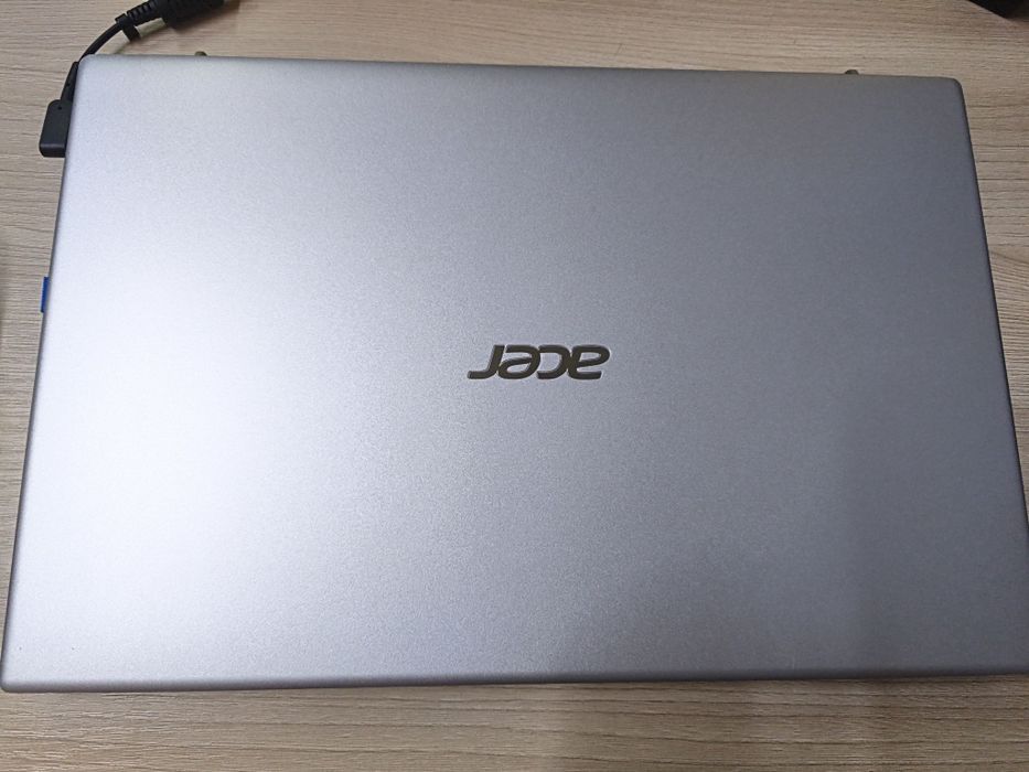 Продаю б/у ноутбук Acer Aspire 3
