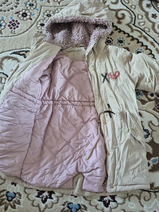 Продам куртки на девочку