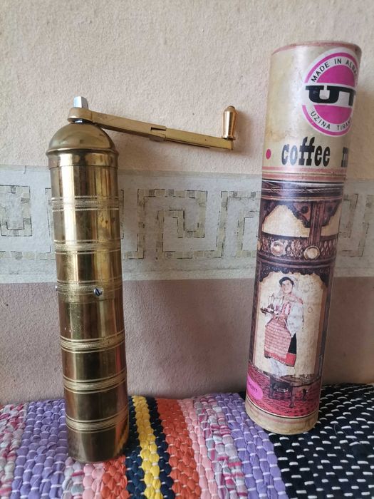 Ръчна мелничка за кафе