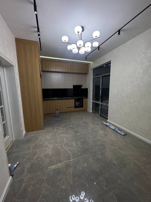 Yengi 2.2 sotu uchastka 5 xona kotta yoldan 400-450 metr