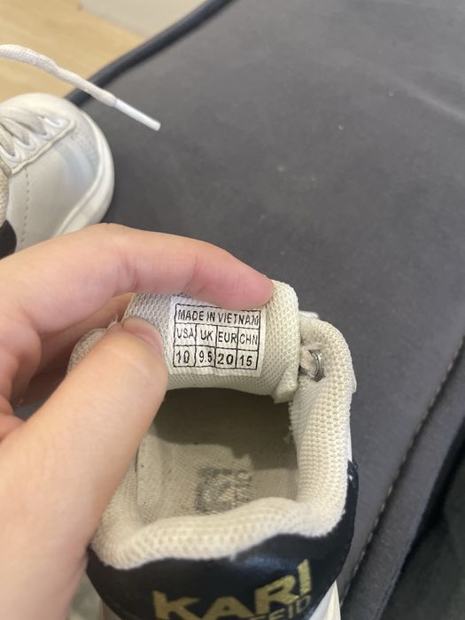 Продам детские кроссовки