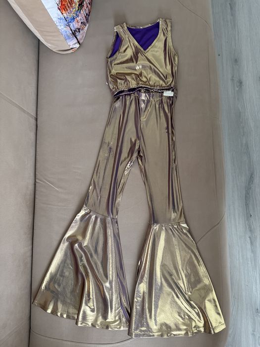 Продам костюм для девочки