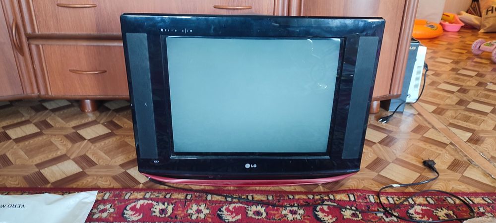 Телевизор LG продам