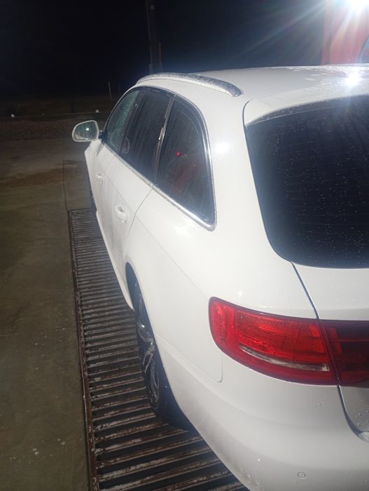 Mă vinde *AUDI A4 b8 tel 0752037167*