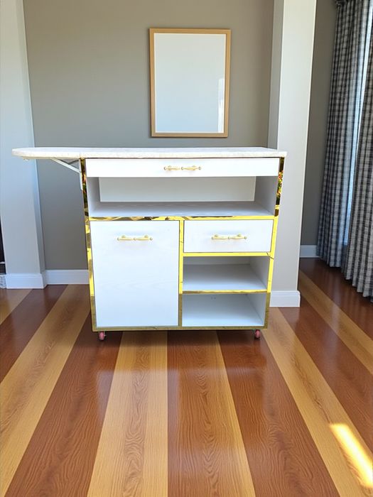 Гладильные доски и шкаф. Дазмол подставка. Gladilnaya doska shkaf