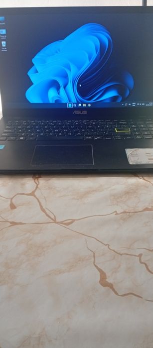 Vând laptop Asus