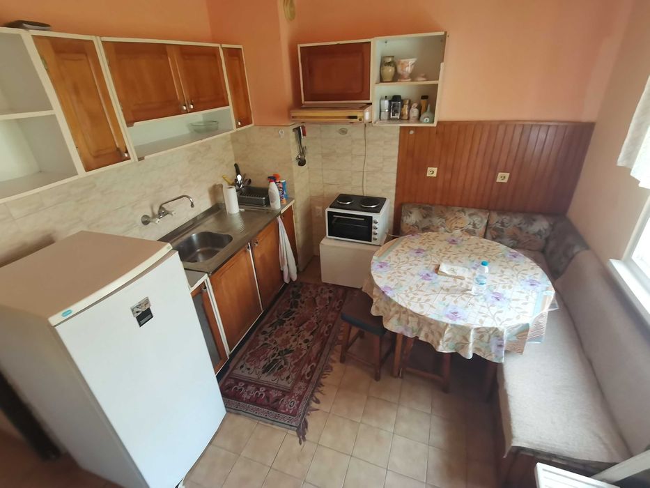 Дава се под наем Тристаен апартамент в Бургас, Славейков - 90 кв.м за 204 € - Снимка #1