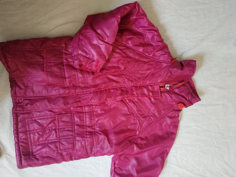 Новая куртка .Размер 36.Теплая, лёгкая.