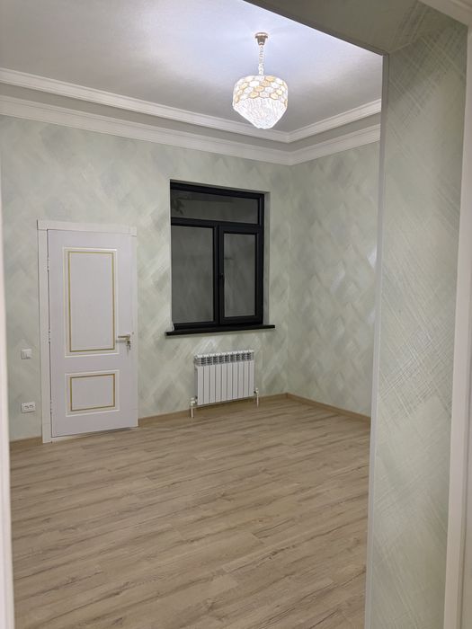 Uy sotiladi  3 sotix tayyor pod kluch  qibray tumani obod kochada