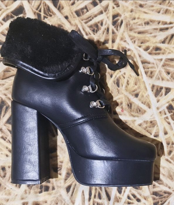 Дамски боти с масивен ток и платформа,с връзки. N36 / НОВИ  /