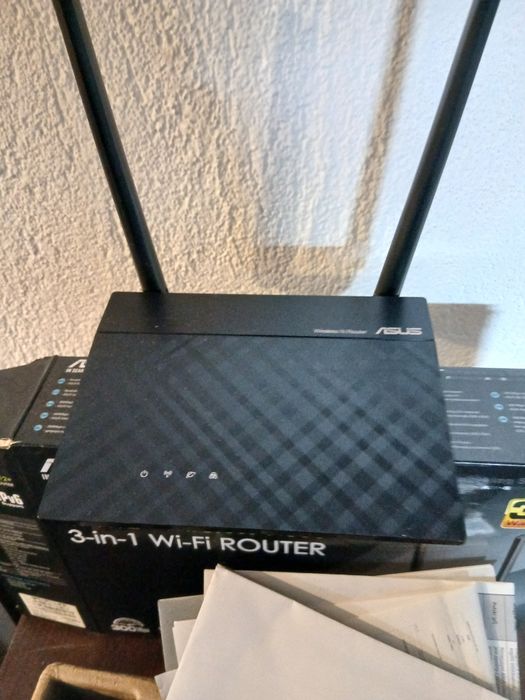 Vând Router Asus RT-N12+Wireless N300 3în1