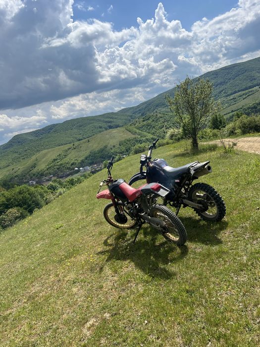 Vând cross de 125