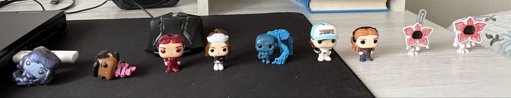 Продам  Фигурки Очень странные дела с киндера.