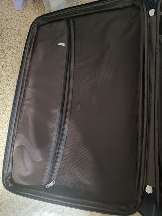 Чемодан большой на колесиках