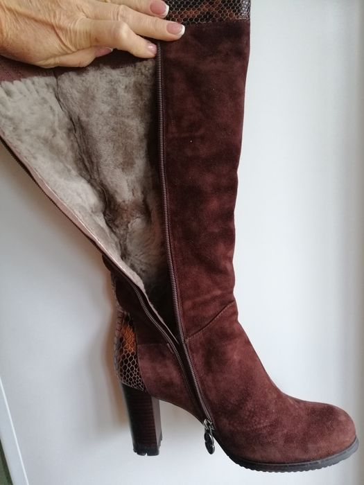 Продам замшевые сапоги