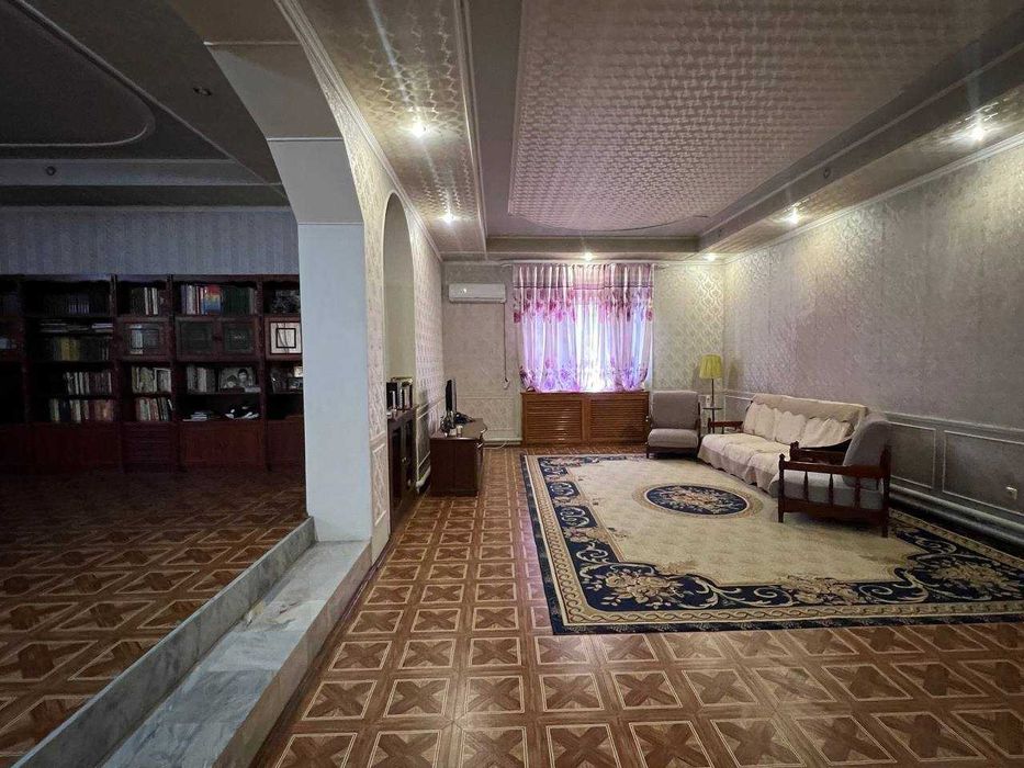 На против ресторана Бурбон 2 этажа 7 комнат 350м2  Парк Фуркат